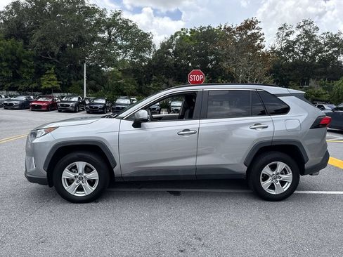 Used 2019 Toyota RAV4 XLE FWD image 11