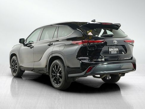 Used 2024 Toyota Highlander Limited AWD/4WD image 3