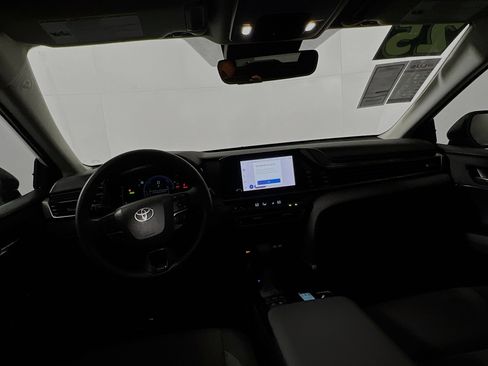 Used 2025 Toyota Camry LE w/ Convenience Package image 30