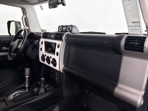 Used 2012 Toyota FJ Cruiser 4WD w/ Upgrade Pkg image 34
