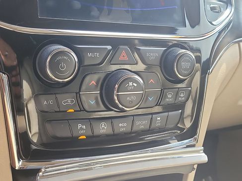 Used 2020 Jeep Grand Cherokee Limited RWD image 32