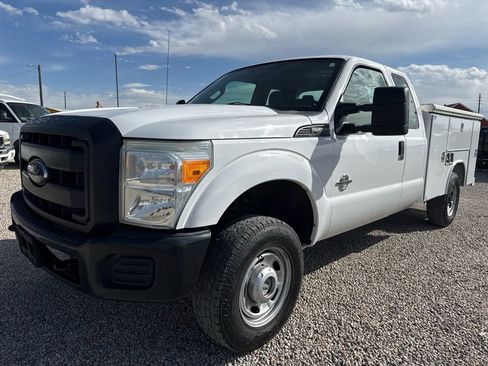 Used 2012 Ford F250 XL w/ Snow Plow Prep Pkg image 4