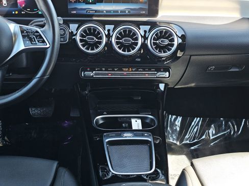 Used 2025 Mercedes-Benz CLA 250 image 27