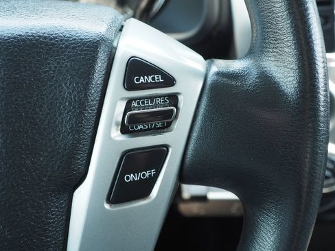 Used 2018 Nissan Titan SV AWD/4WD image 26