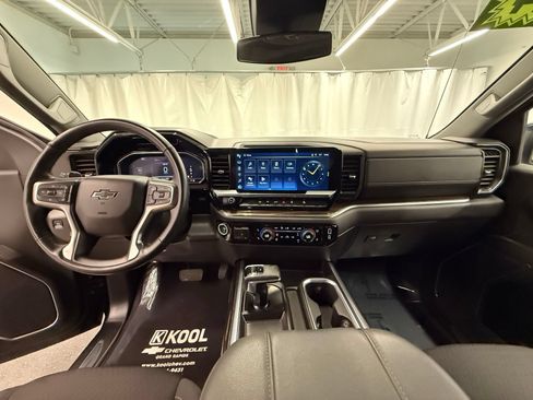 Used 2024 Chevrolet Silverado 1500 RST AWD/4WD image 17