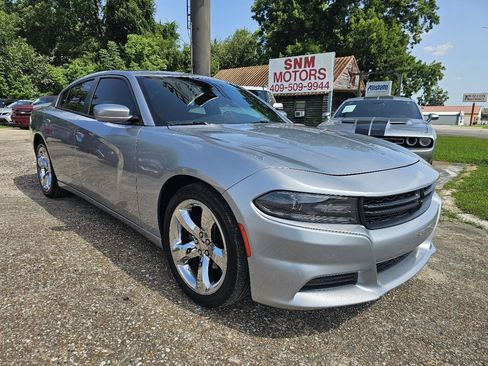 Used 2015 Dodge Charger SE w/ Popular Equipment Group RWD image 3