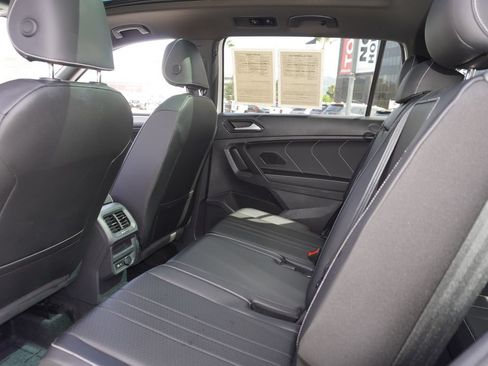 Used 2022 Volkswagen Tiguan SE R-Line FWD image 11