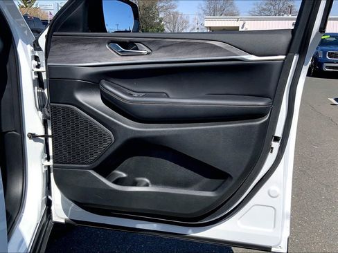 Used 2024 Jeep Grand Cherokee Limited image 21