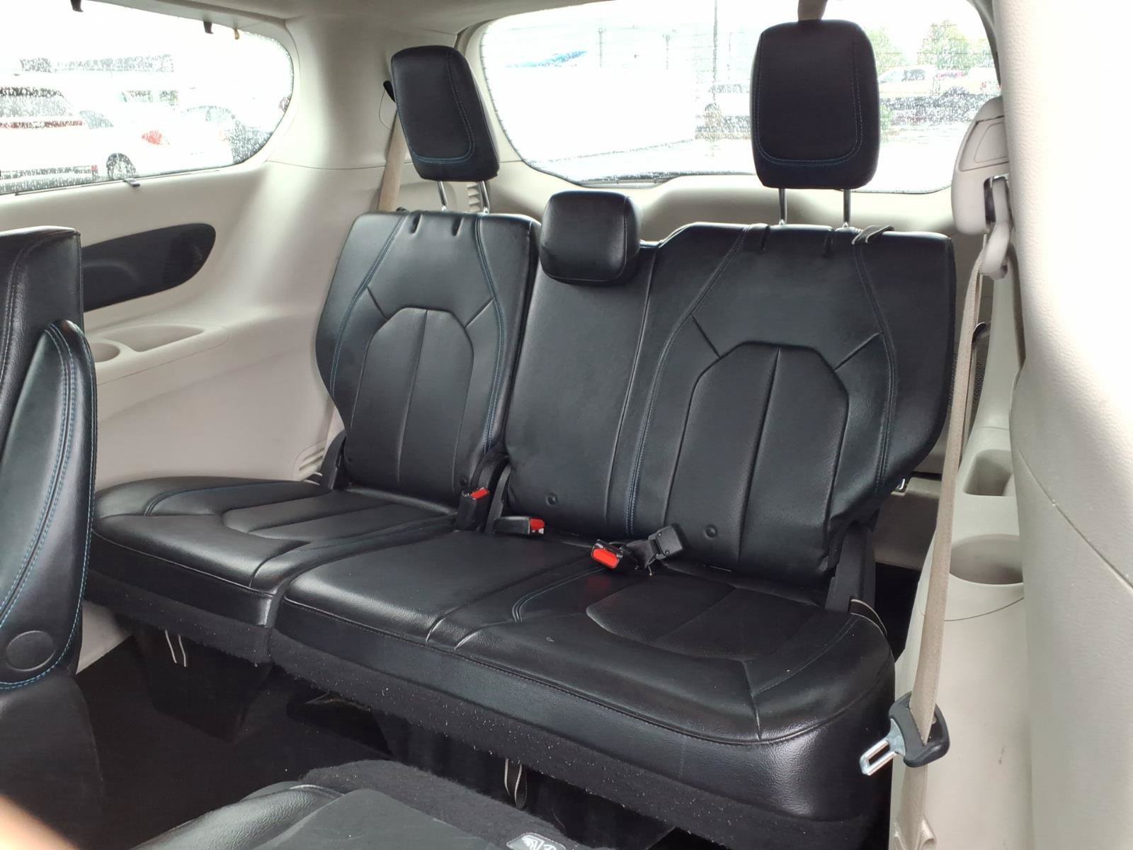 Used 2021 Chrysler Pacifica Touring-L FWD image 23