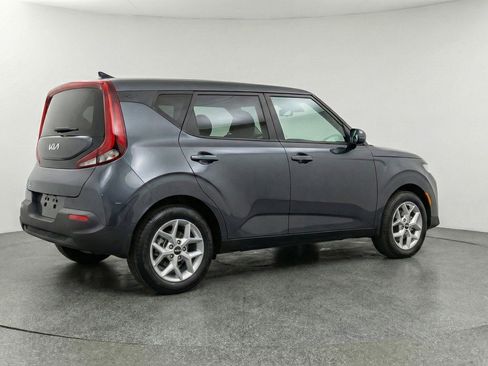 Used 2025 Kia Soul LX w/ LX Technology Package FWD image 9