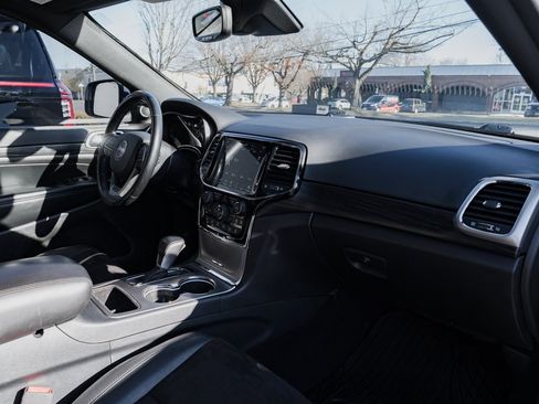 Used 2020 Jeep Grand Cherokee Altitude image 26