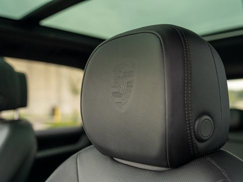 Used 2025 Porsche Cayenne image 13