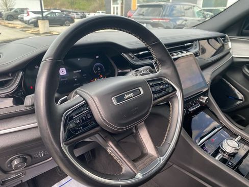 Used 2022 Jeep Grand Cherokee Overland AWD/4WD image 22