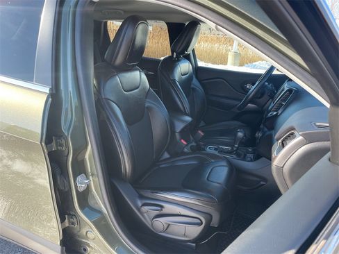 Used 2019 Jeep Cherokee Latitude Plus w/ Cold Weather Group image 44