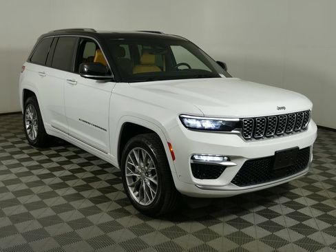 Used 2023 Jeep Grand Cherokee Summit w/ Luxury Tech Group V AWD/4WD image 1