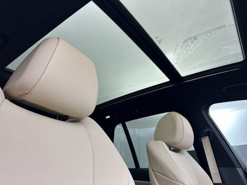 Used 2019 BMW X5 xDrive40i w/ Convenience Package AWD/4WD image 16