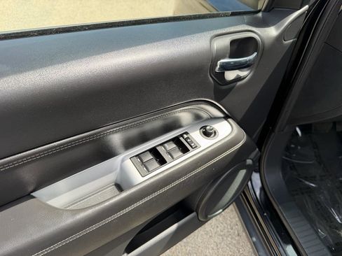 Used 2016 Jeep Compass High Altitude AWD/4WD image 11