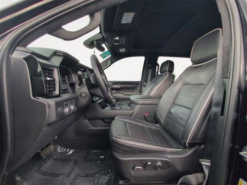 Used 2024 GMC Sierra 1500 AT4X image 9
