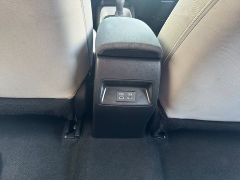 Used 2025 Toyota Corolla LE FWD image 33