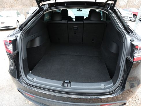 Used 2020 Tesla Model Y Long Range image 13