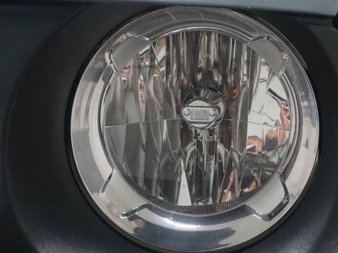 Used 2017 Jeep Renegade Altitude AWD/4WD image 34