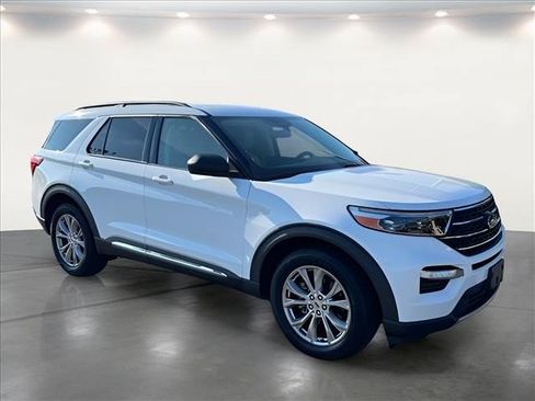Used 2020 Ford Explorer XLT w/ Equipment Group 202A AWD/4WD image 2