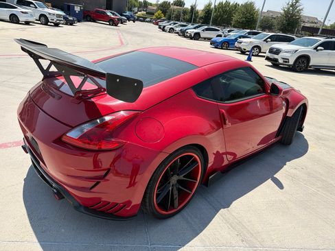 Used 2017 Nissan 370Z Coupe RWD image 3