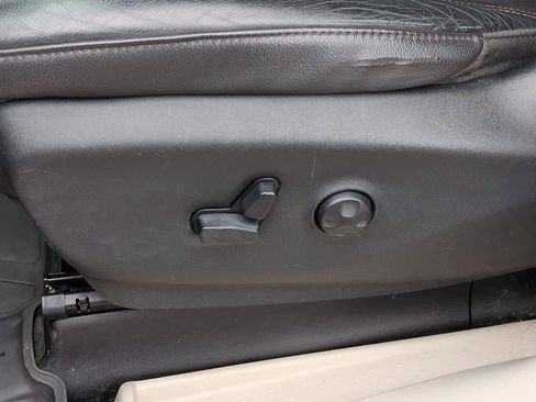 Used 2017 Chrysler Pacifica Touring-L FWD image 17