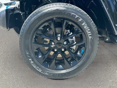 Used 2023 Jeep Wrangler Unlimited Sahara w/ Cold Weather Group AWD/4WD image 29