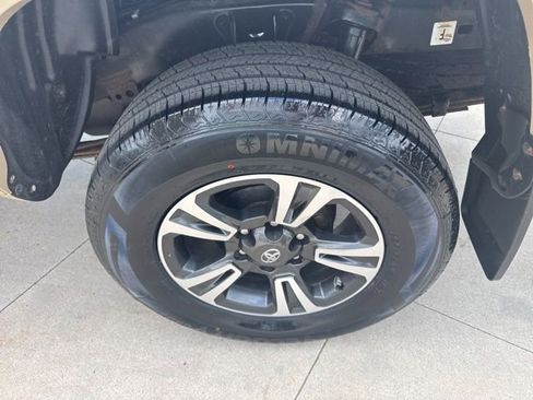 Used 2019 Toyota Tacoma TRD Sport w/ Technology Package AWD/4WD image 10