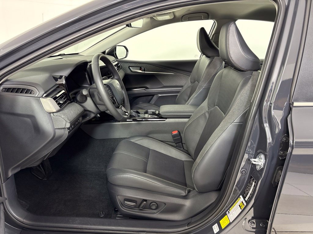 Used 2025 Toyota Camry XLE FWD image 14