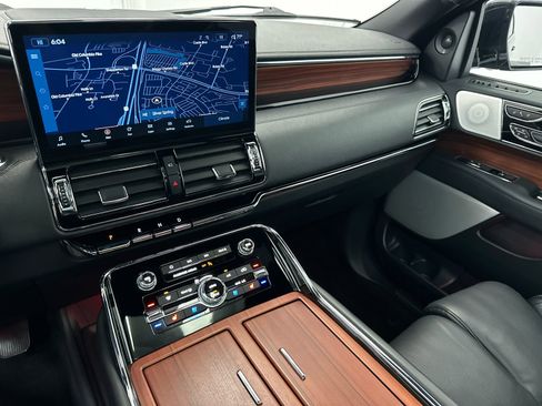 Certified 2024 Lincoln Navigator Reserve AWD/4WD image 30