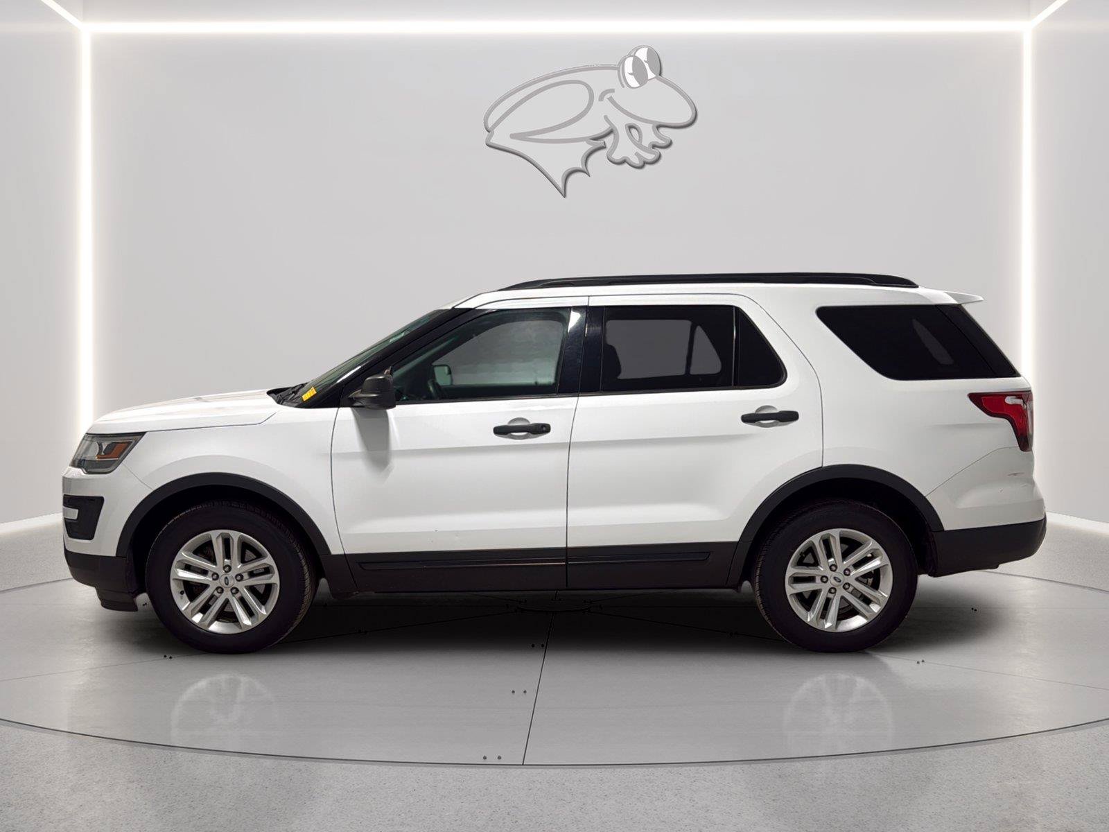 Used 2017 Ford Explorer 4WD image 2