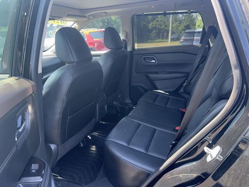 Used 2021 Nissan Rogue SV w/ Premium Package FWD image 4