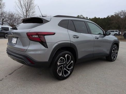 Used 2025 Chevrolet Trax RS w/ Sunroof Package image 4