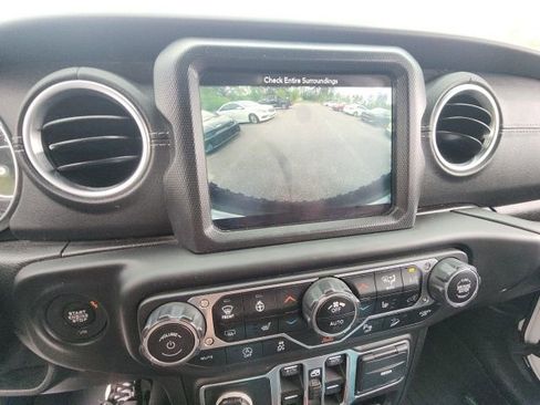 Used 2018 Jeep Wrangler Unlimited Sahara AWD/4WD image 34