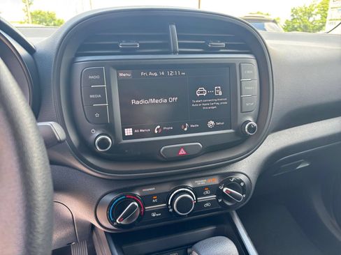 Used 2025 Kia Soul LX w/ LX Technology Package FWD image 20