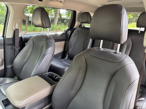 Used 2026 Kia Carnival FWD image 39