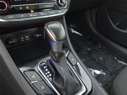 Used 2019 Hyundai Ioniq Plug-In Hybrid image 12