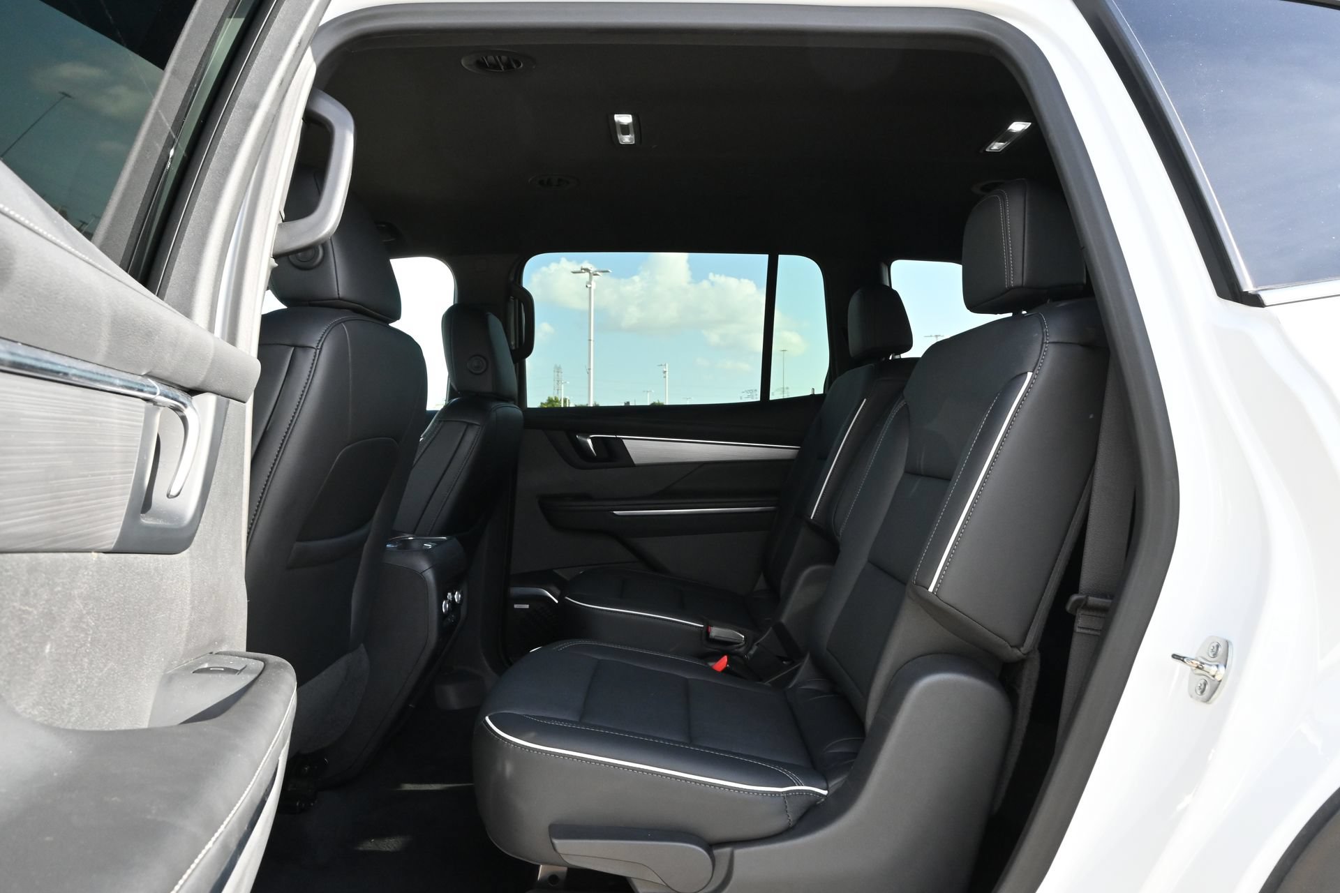 Used 2025 Buick Enclave Preferred FWD image 21