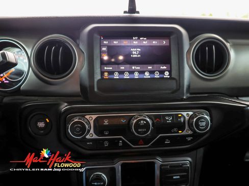 Used 2023 Jeep Gladiator Sport image 18