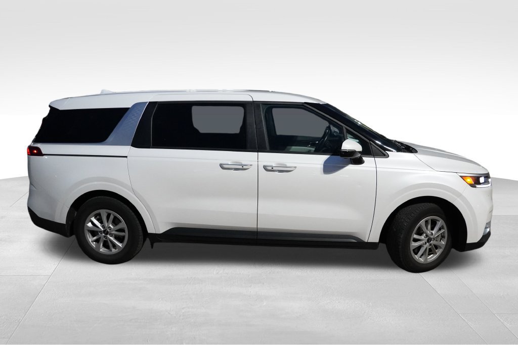 Used 2023 Kia Carnival LX FWD image 2