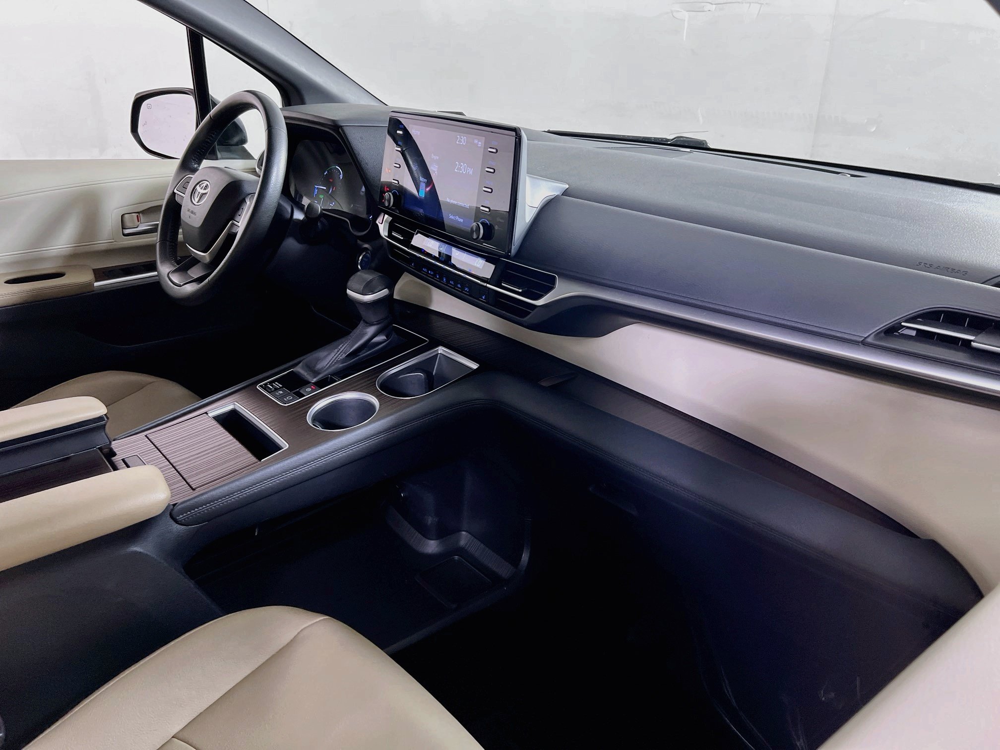 Used 2023 Toyota Sienna XLE FWD image 29