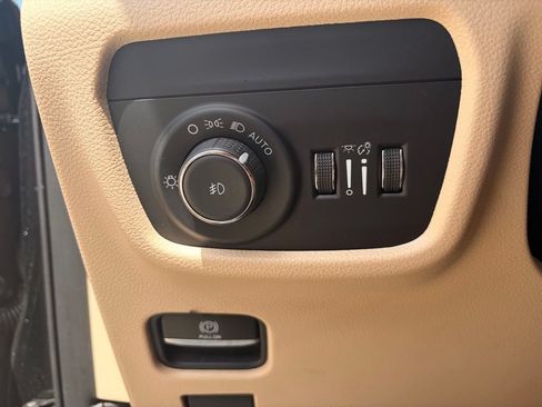 Used 2021 Jeep Grand Cherokee L Limited RWD image 31