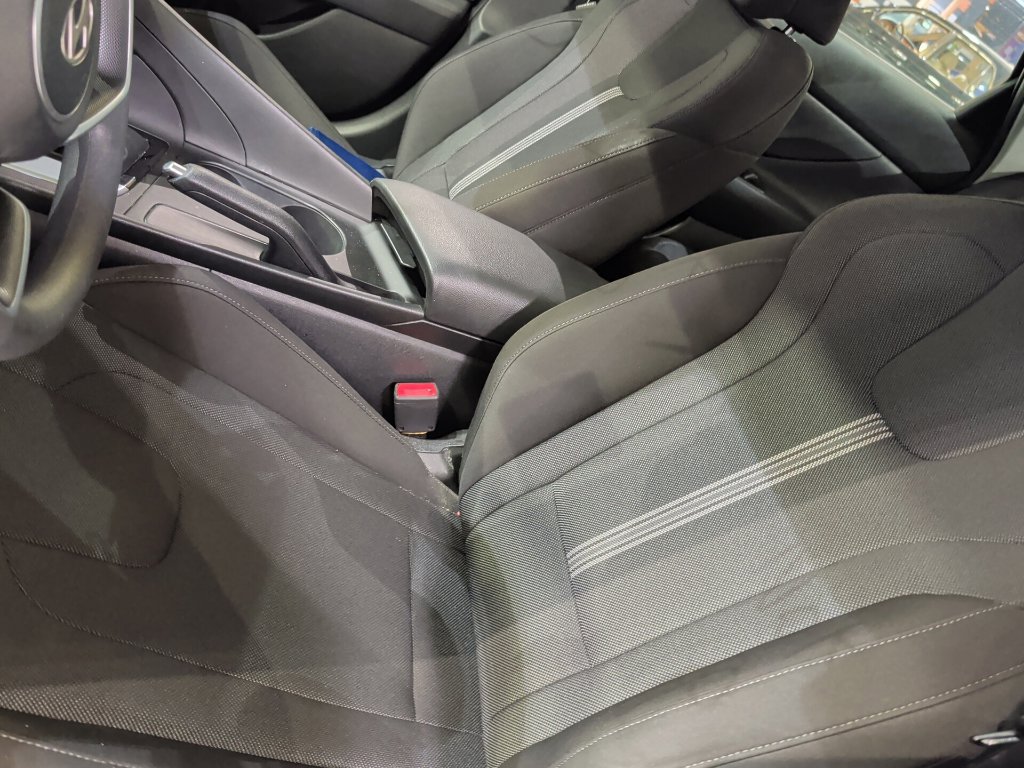 Used 2026 Hyundai Elantra SE FWD image 6