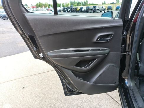 Used 2018 Chevrolet Trax LS AWD/4WD image 11