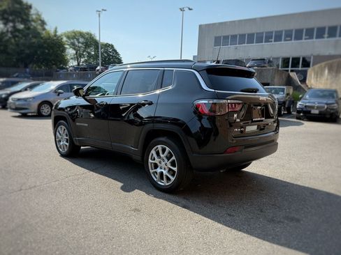 Used 2023 Jeep Compass Latitude AWD/4WD image 12
