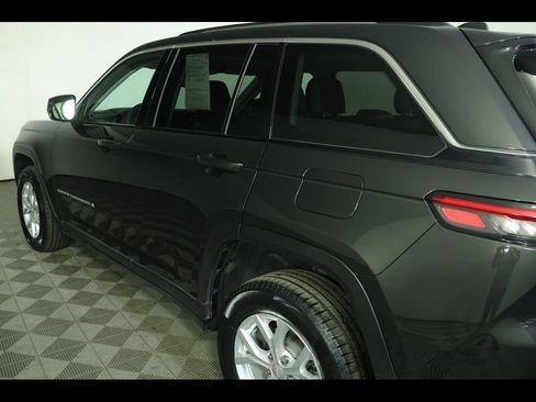 Used 2023 Jeep Grand Cherokee Limited image 19