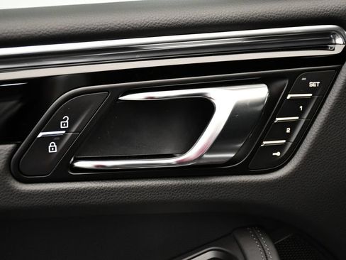 Certified 2026 Porsche Macan AWD/4WD image 36