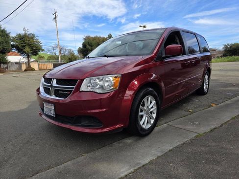 Used 2015 Dodge Grand Caravan SXT image 1
